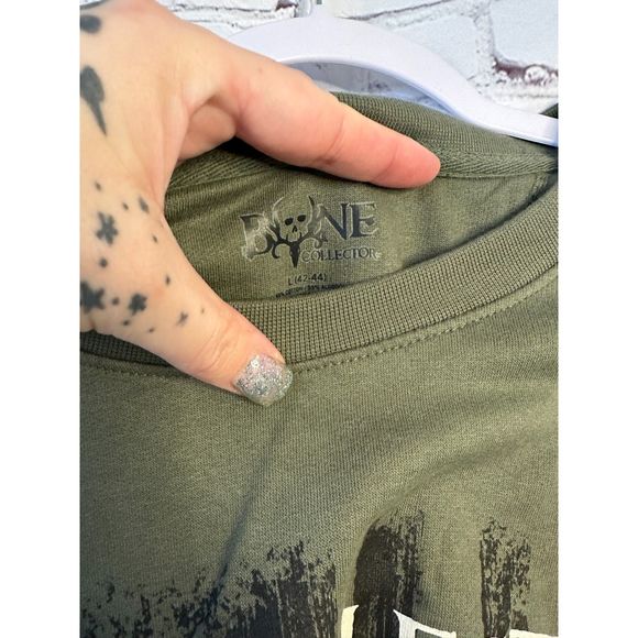 Men's Bone Collector Long Sleeve Crewneck. READ DESCRIPTION. - Picture 3 of 4